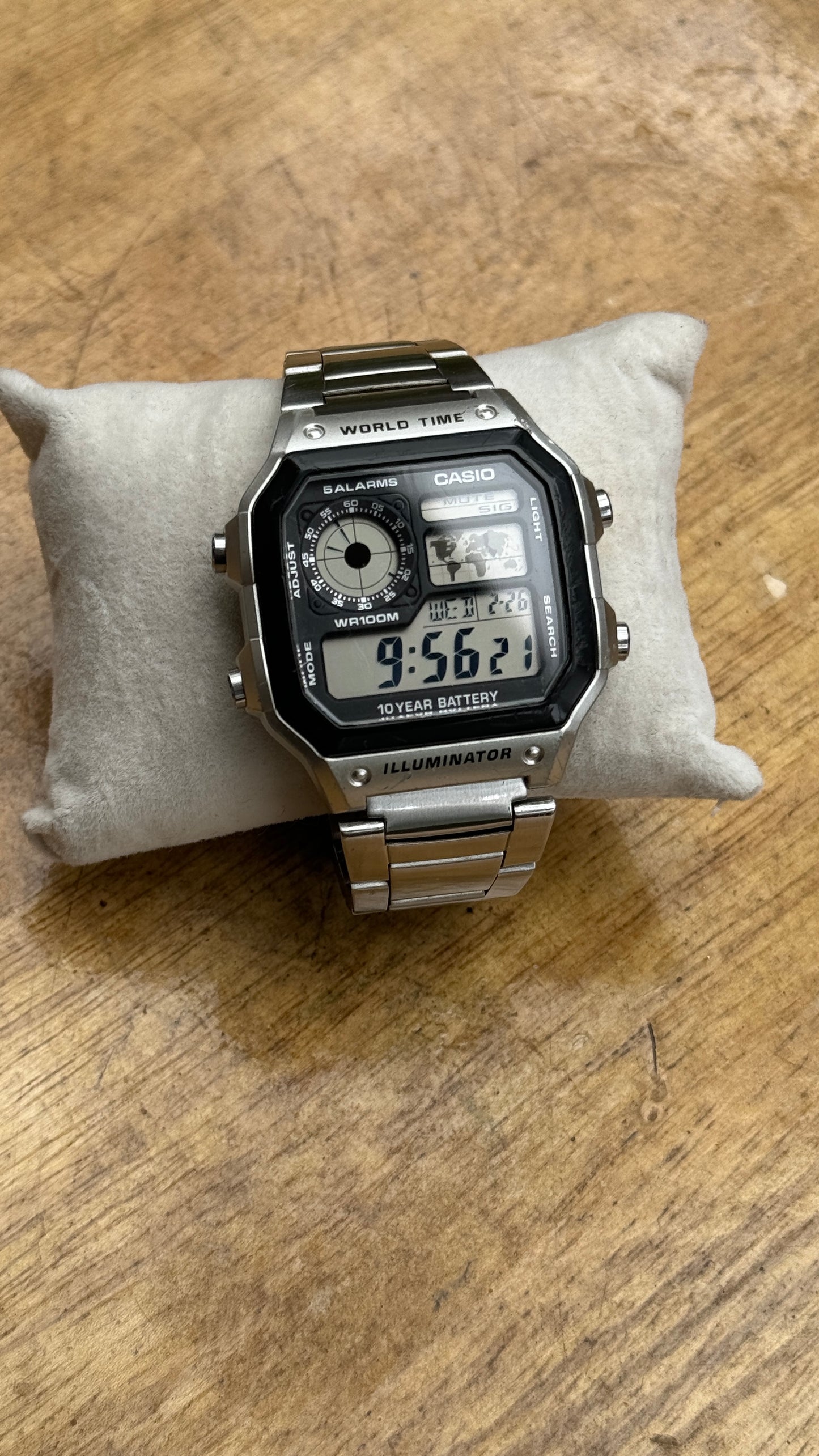 Pre Owned Vintage Case AE1200