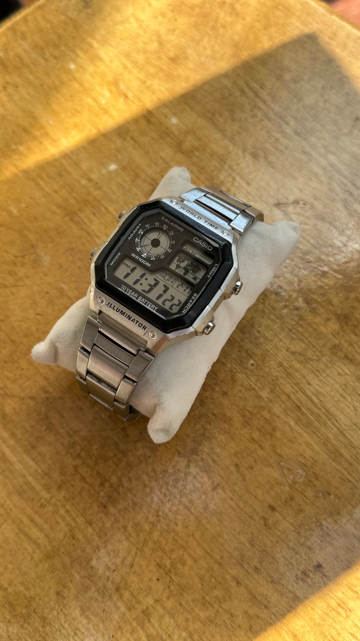 Pre Owned Vintage Case AE1200 Watxh