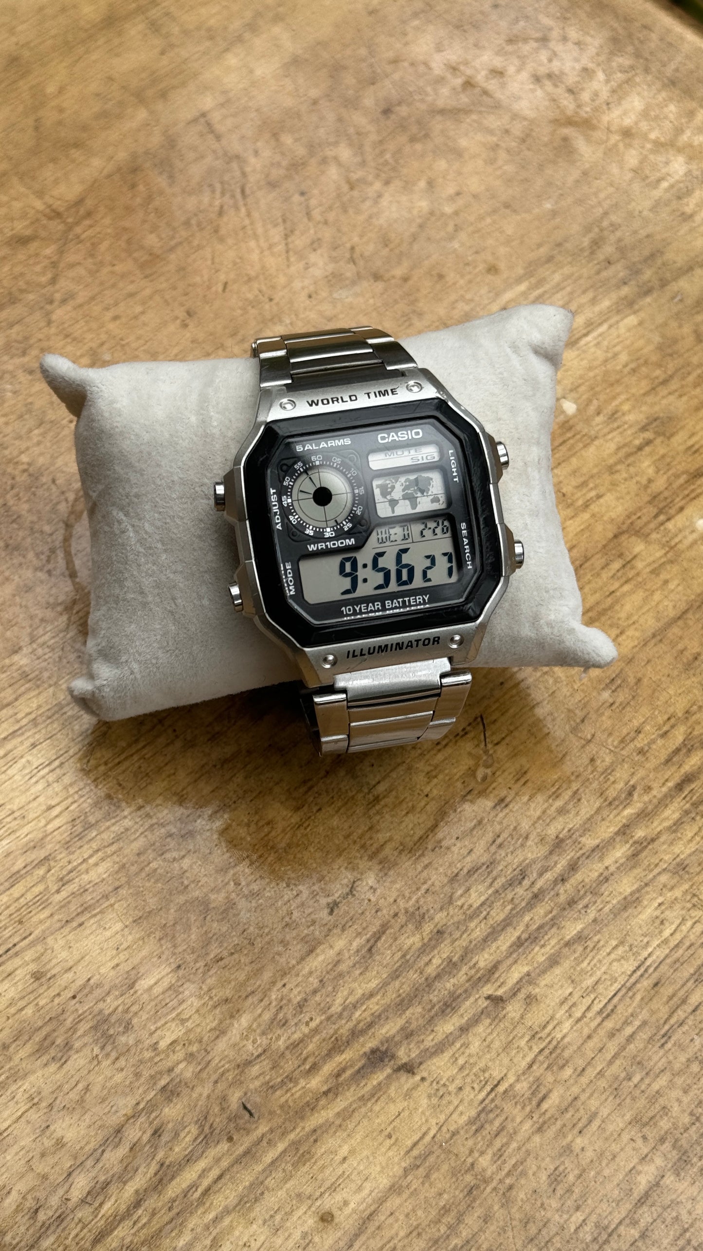 Pre Owned Vintage Case AE1200