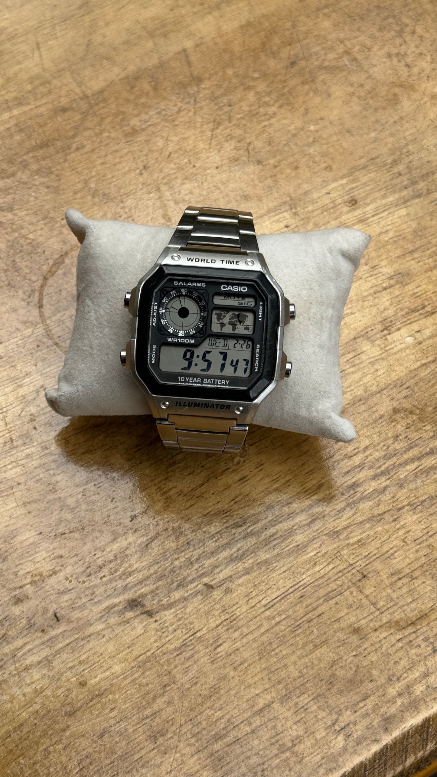 Pre Owned Vintage Case AE1200