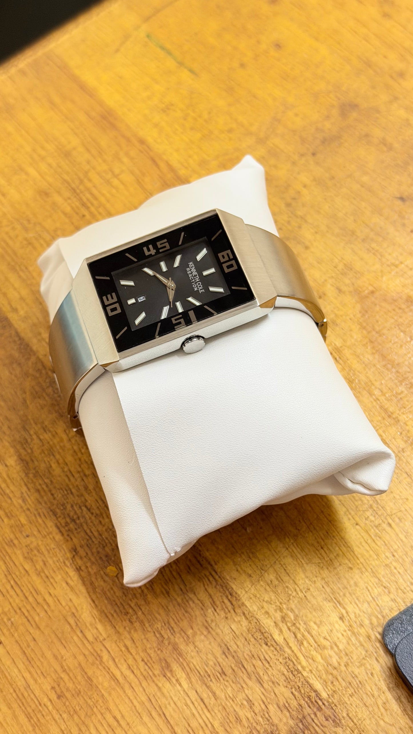 Pre Owned Kenneth Cole Watch