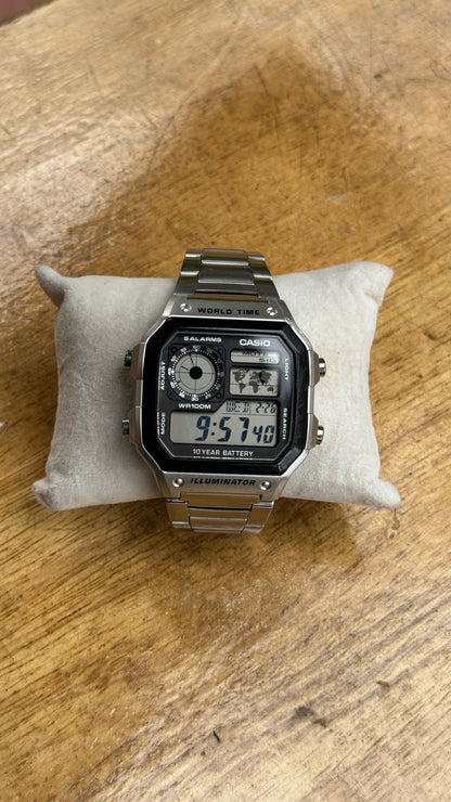 Pre Owned Vintage Case AE1200