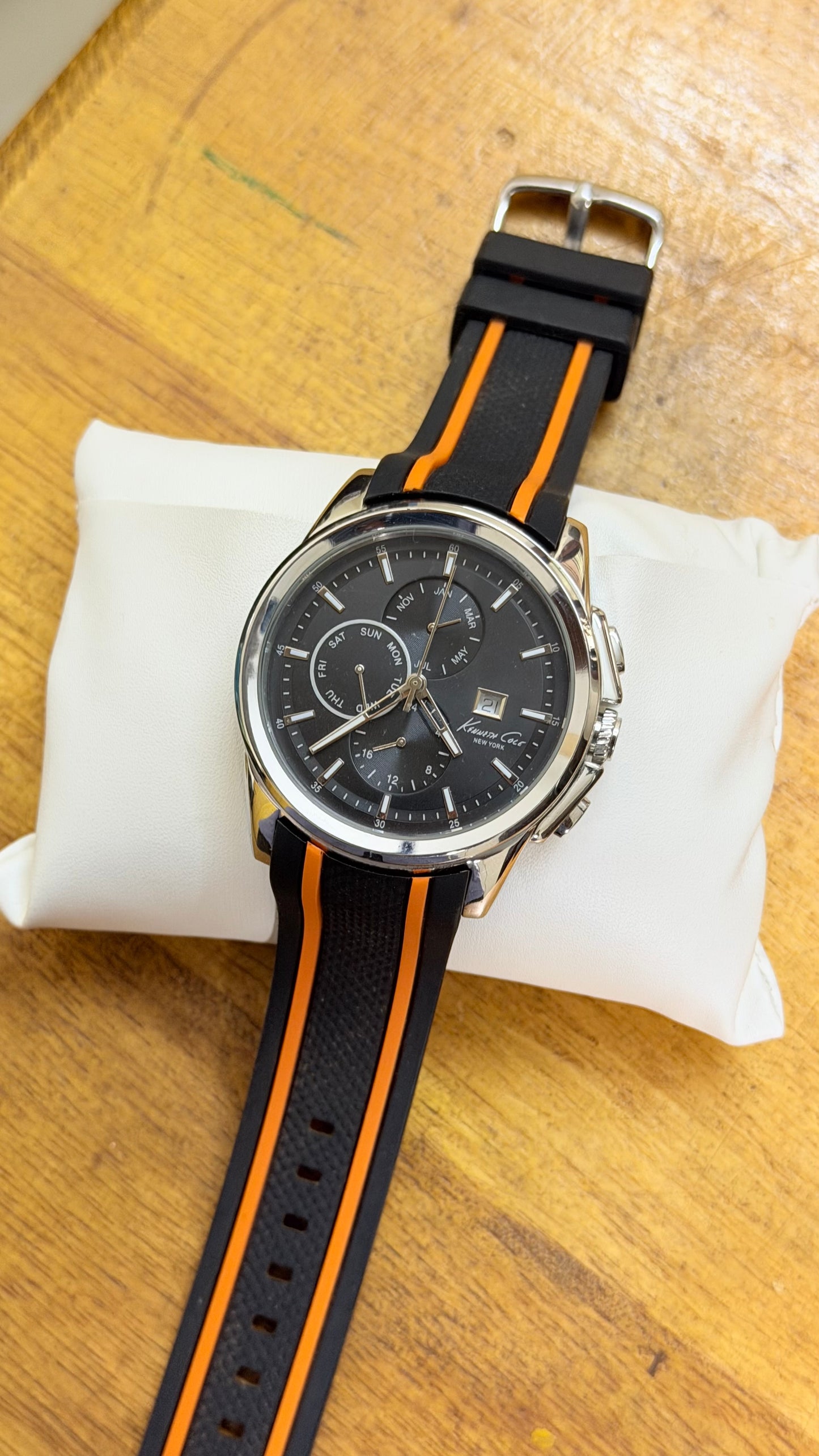 Pre Owned Kenneth Cole Watch