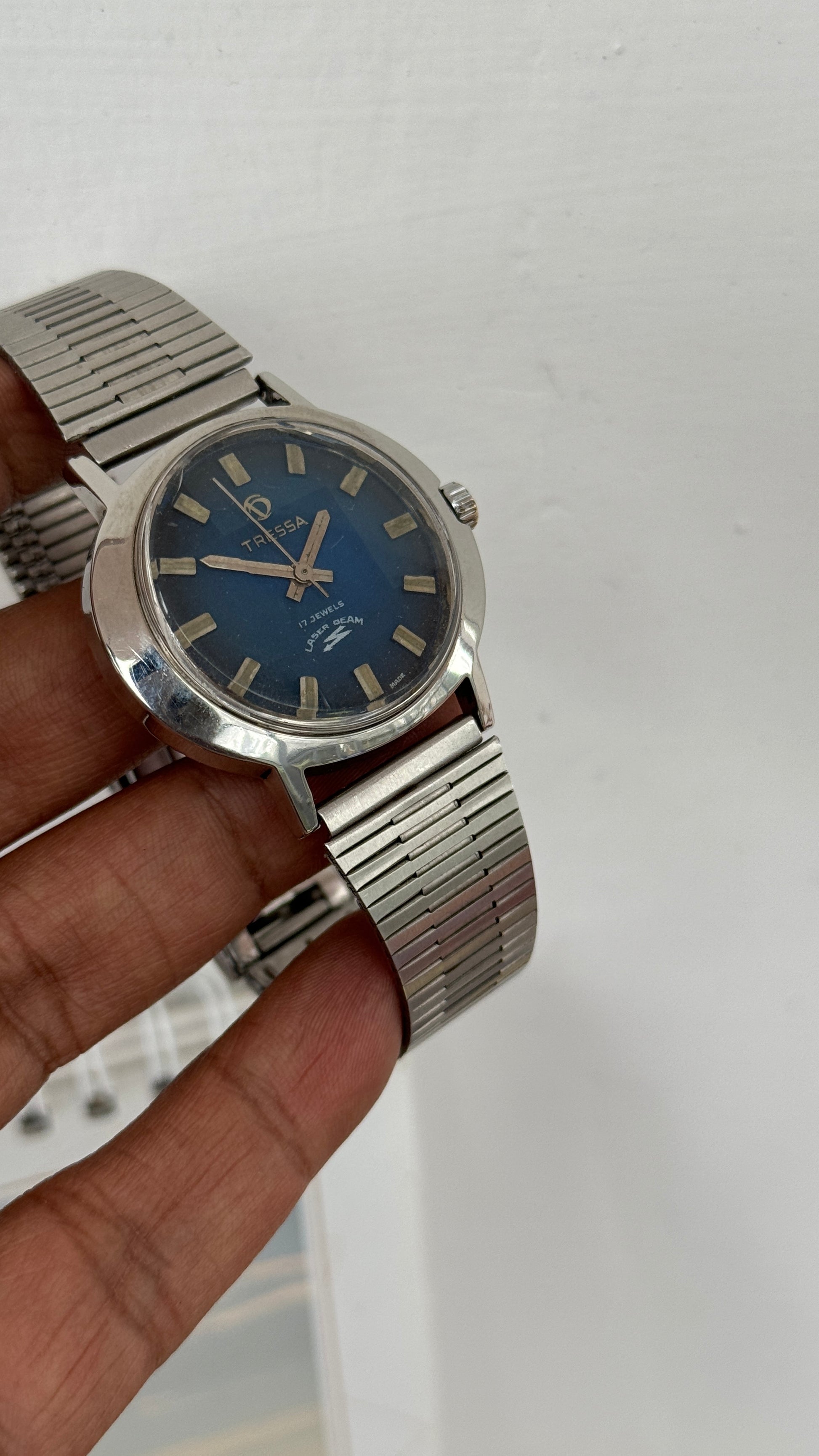 Pre Owned Vintage Tressa Laser Beam 1970s – THEWATCHPROJECTS