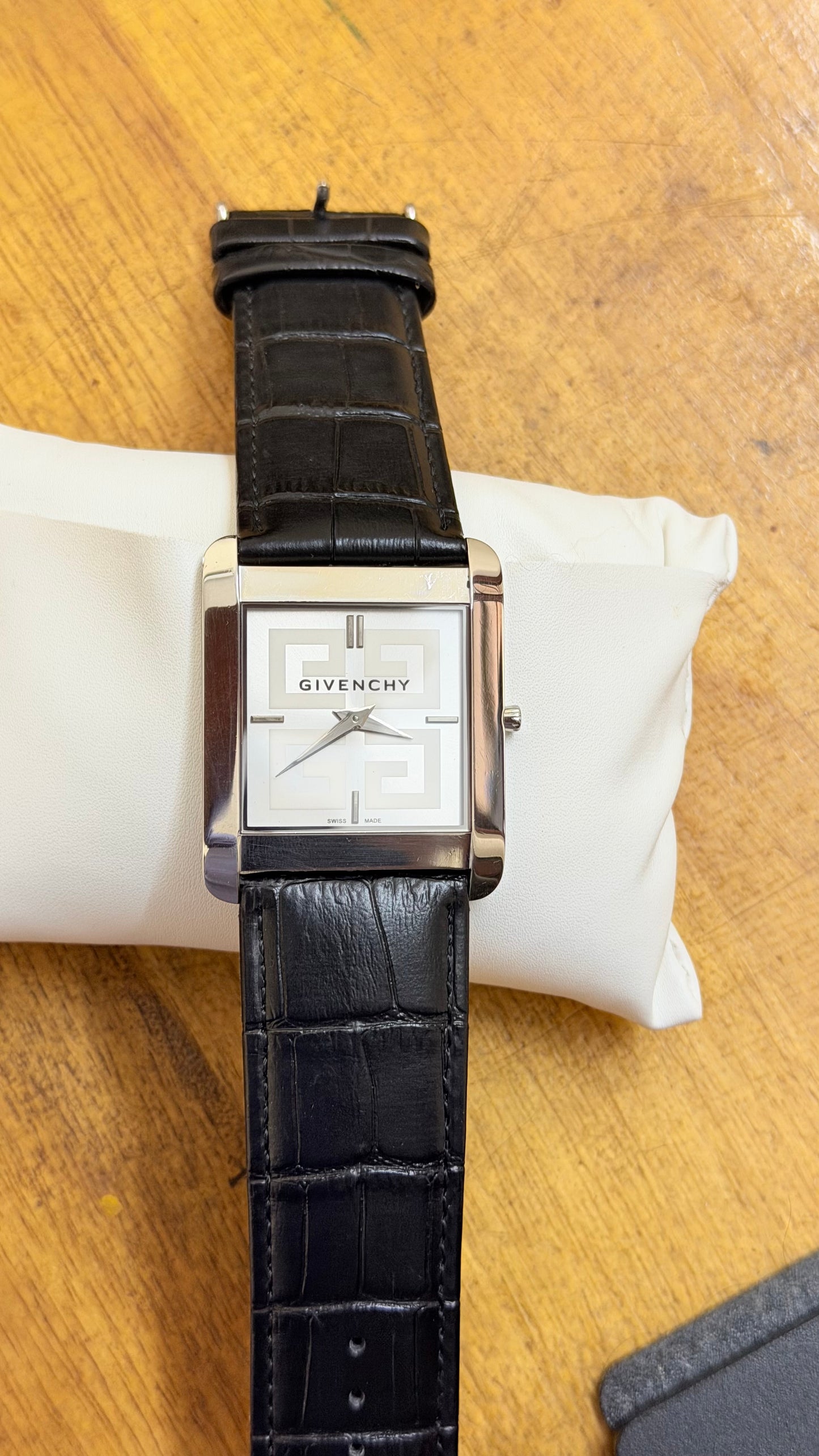 Pre Owned Givenchy Swiss Watch