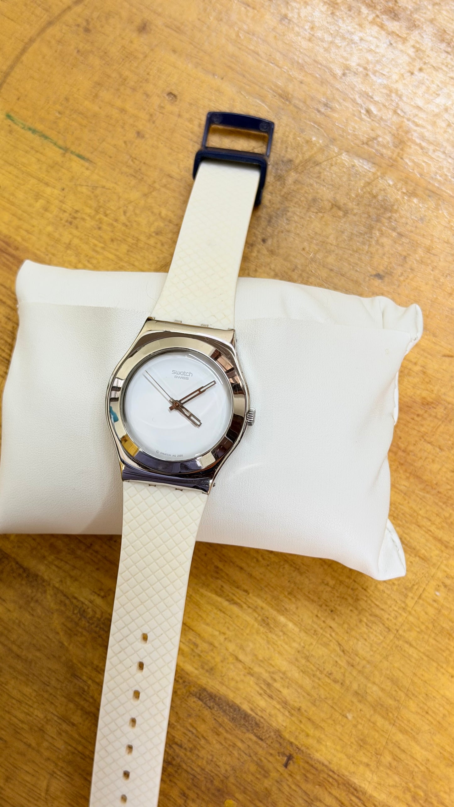 Pre Owned Swatch unisex Quartz Watch