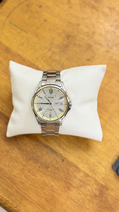 Pre Owned Casio Quartz Watch