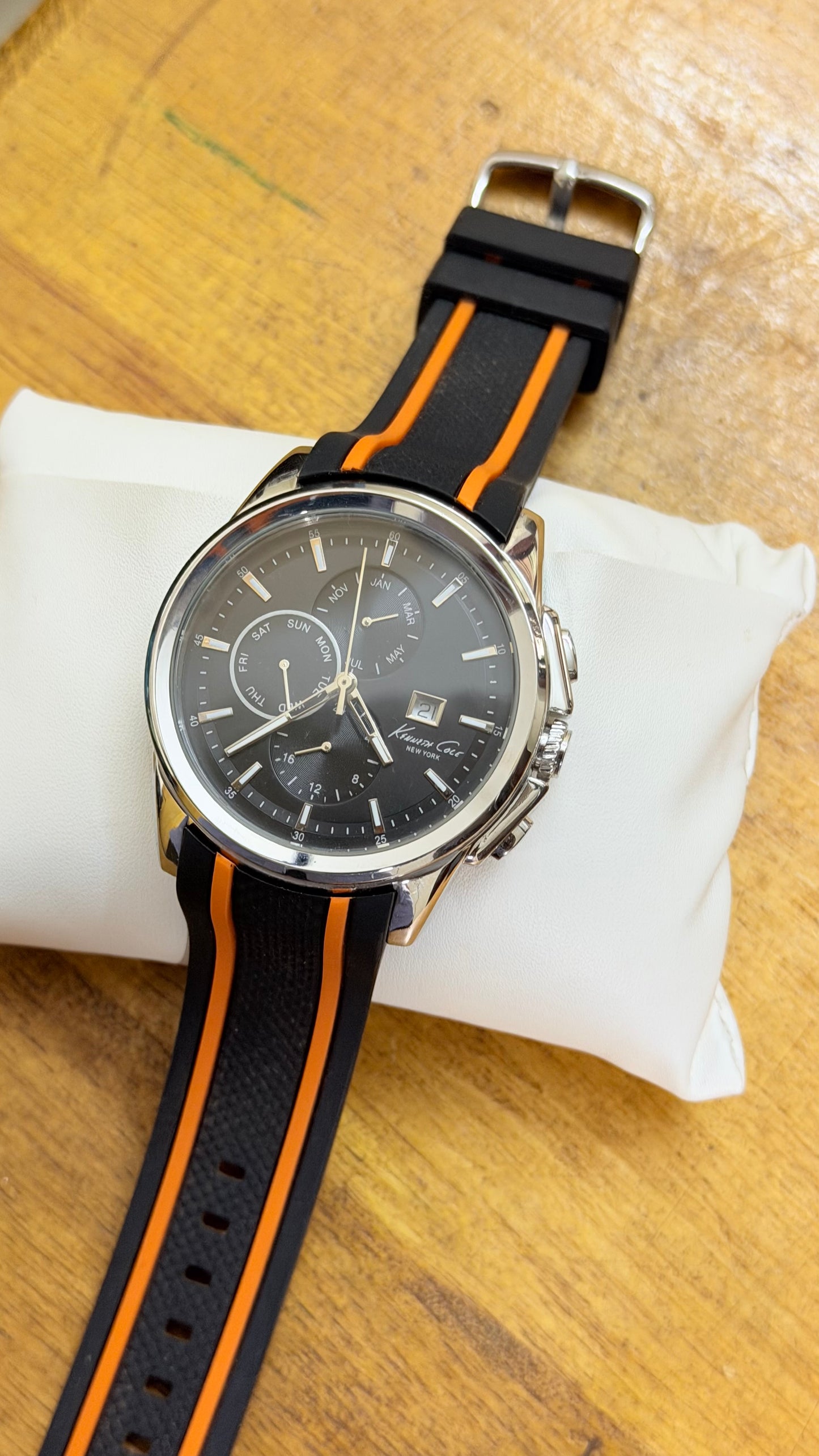 Pre Owned Kenneth Cole Watch