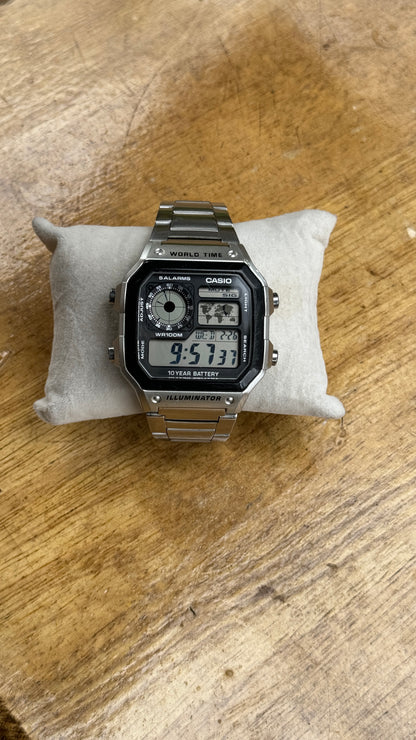 Pre Owned Vintage Case AE1200