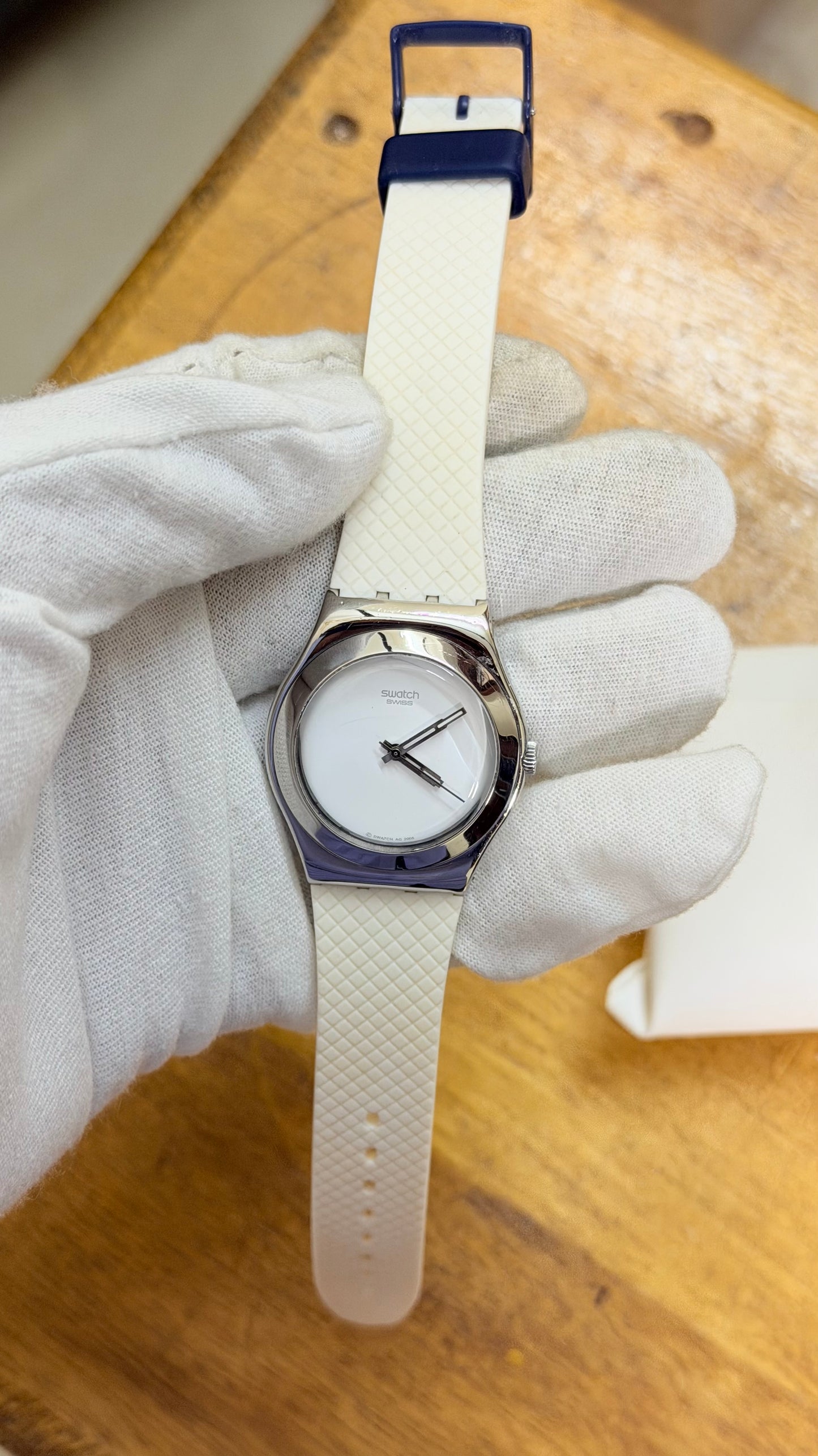 Pre Owned Swatch unisex Quartz Watch