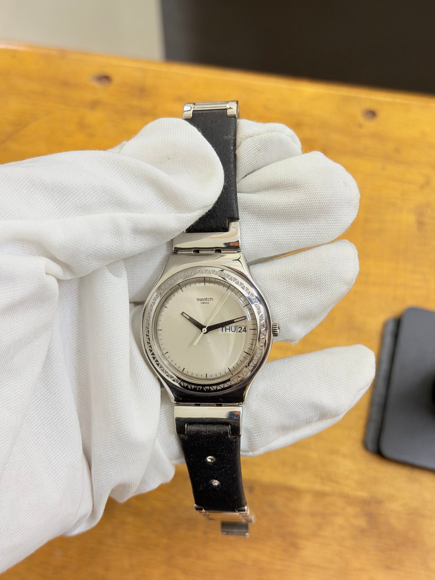 Pre Owned Swatch Unisex Watch