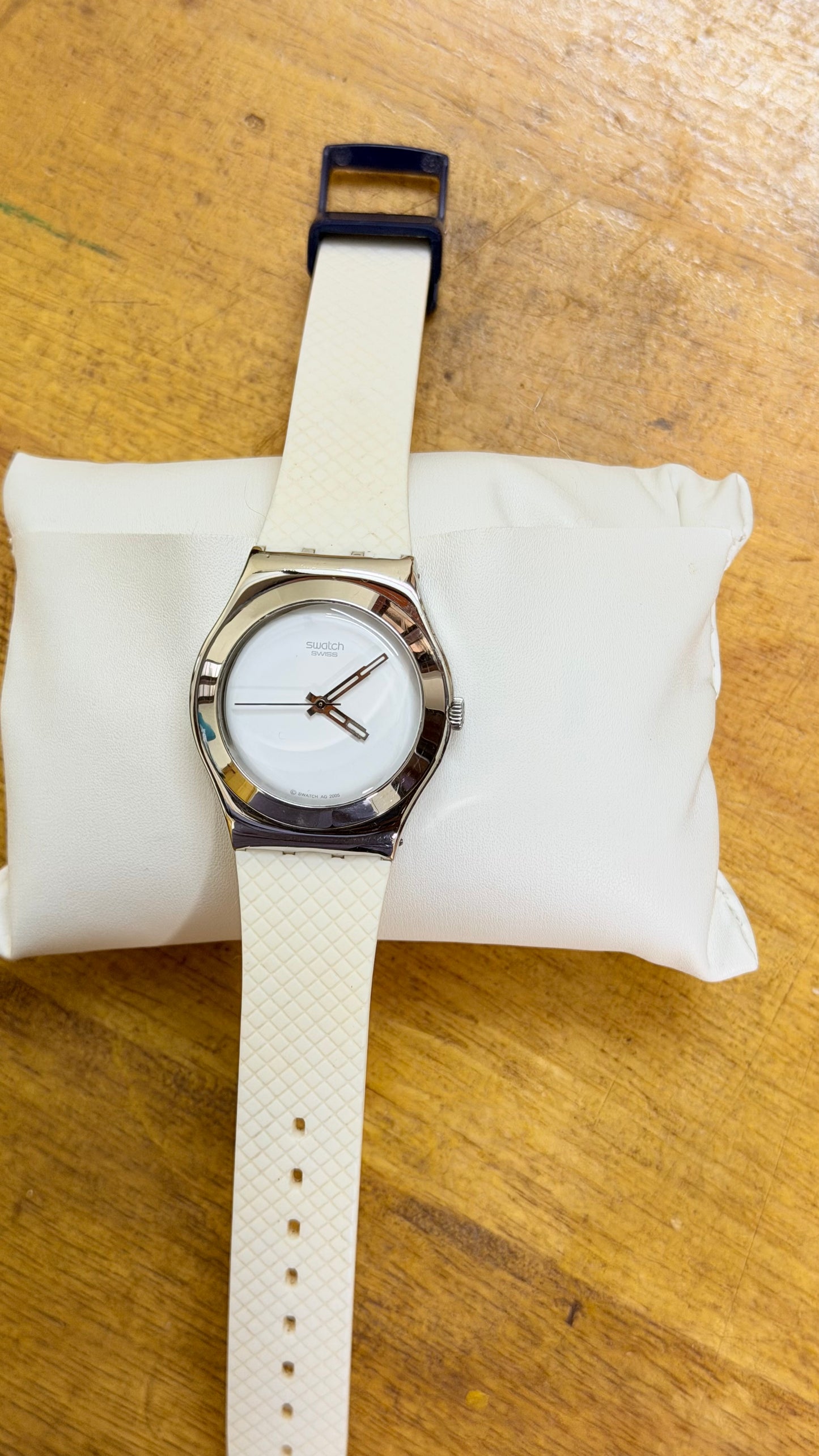 Pre Owned Swatch unisex Quartz Watch