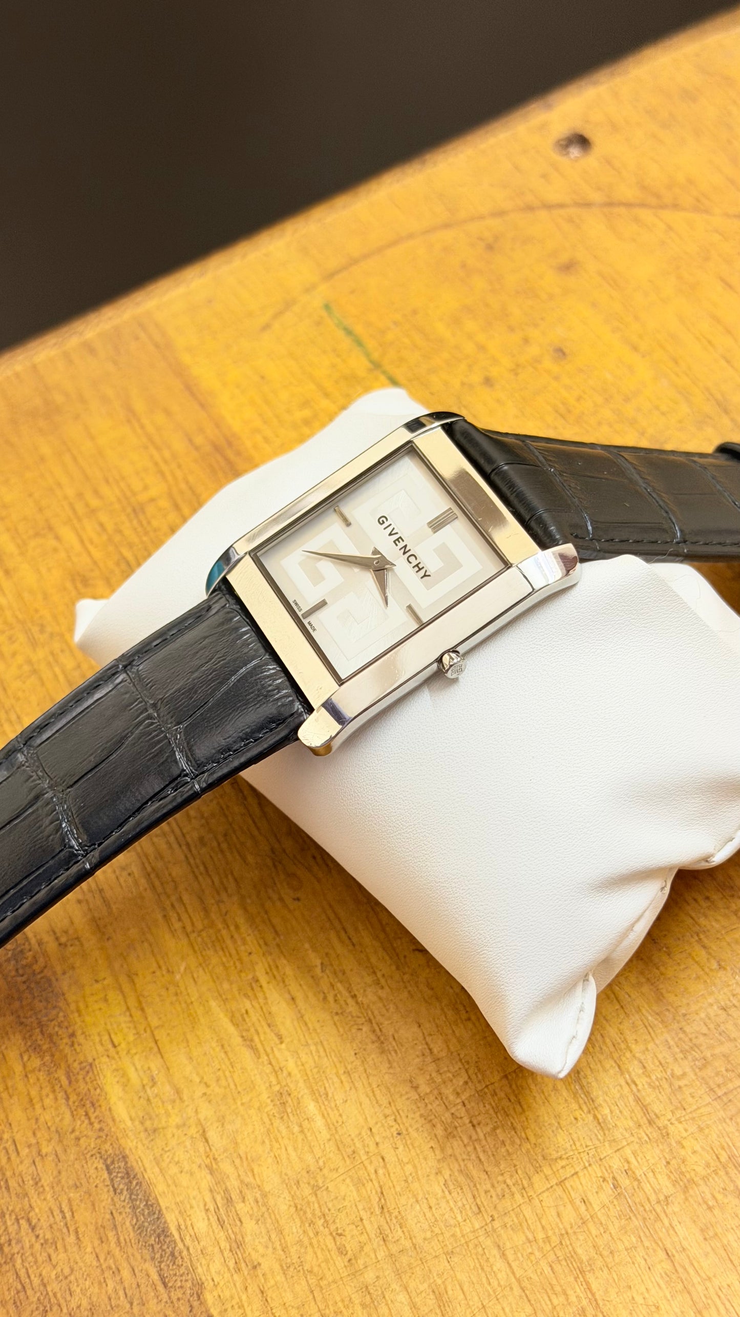 Pre Owned Givenchy Swiss Watch
