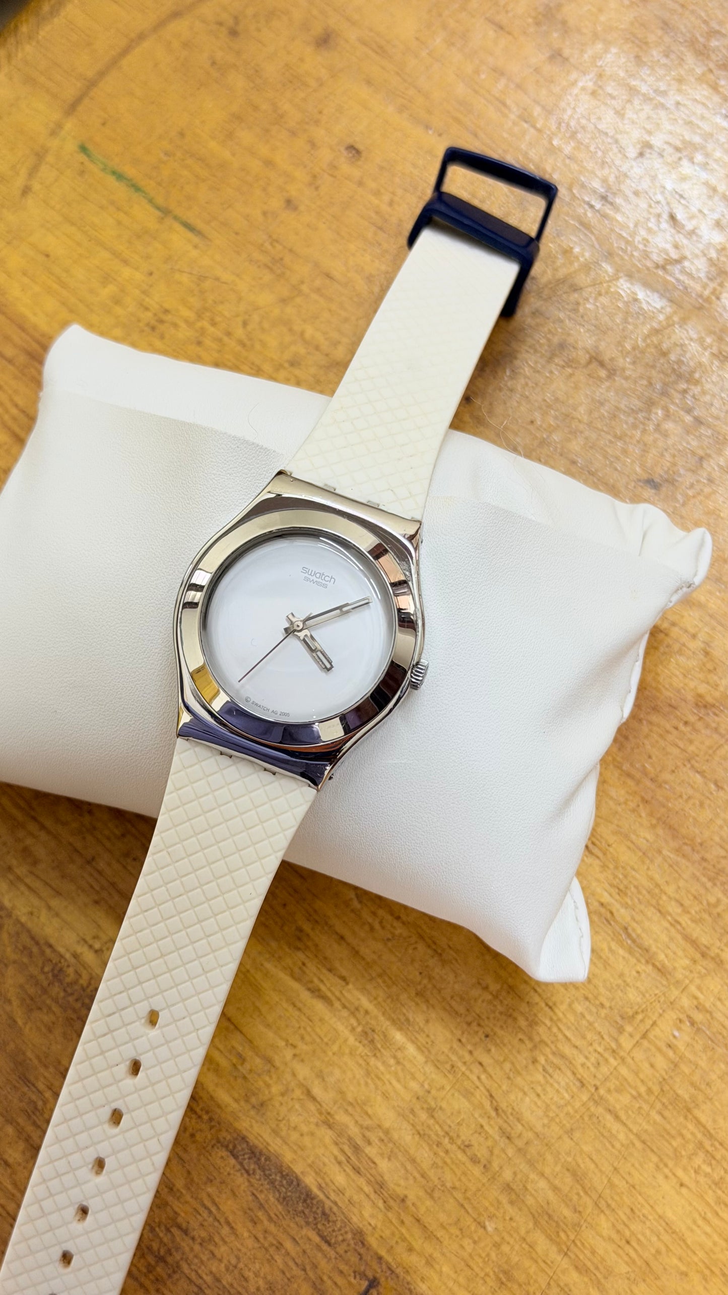 Pre Owned Swatch unisex Quartz Watch