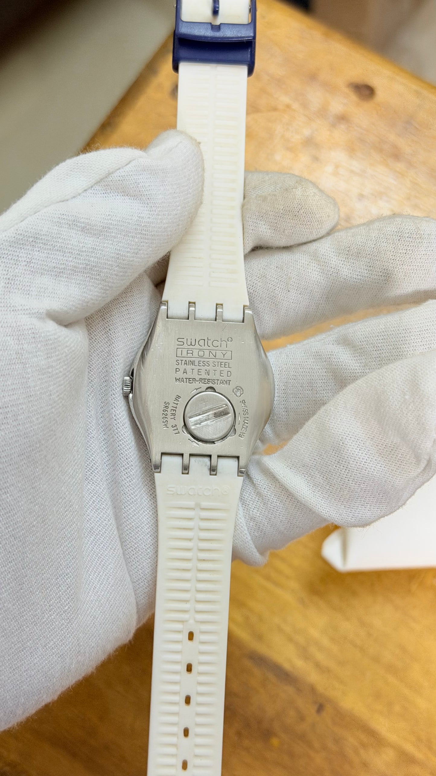 Pre Owned Swatch unisex Quartz Watch