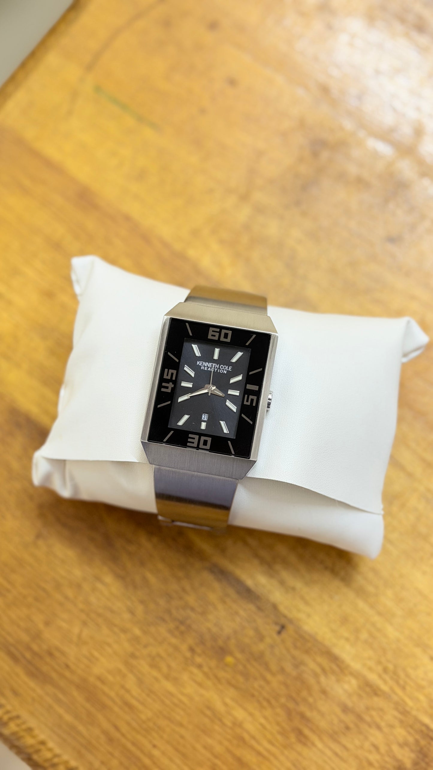 Pre Owned Kenneth Cole Watch